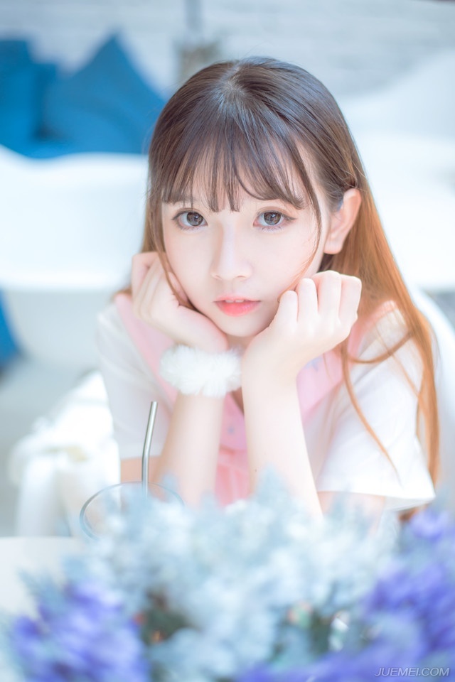 在梦想中期望生活;在追求中感受生活;在成长中理解生活;在平淡中品位生活。